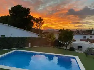 Vista exterior de Casa o chalet de alquiler en Sant Pere de Ribes con Aire acondicionado, Calefacción y Jardín privado