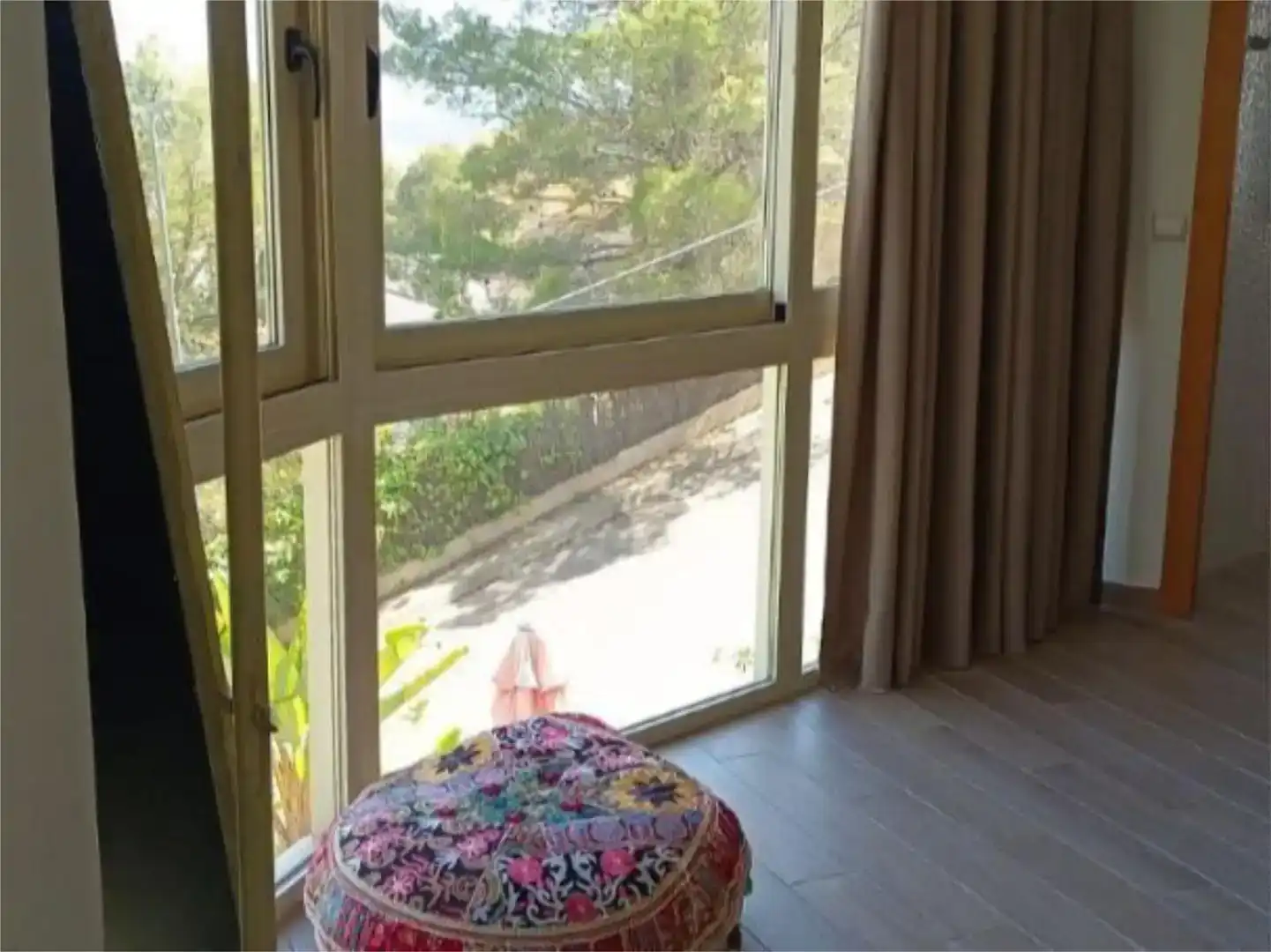 Schlafzimmer von Dachboden zur Miete in Callosa d'en Sarrià mit Klimaanlage, Privatgarten und Möbliert