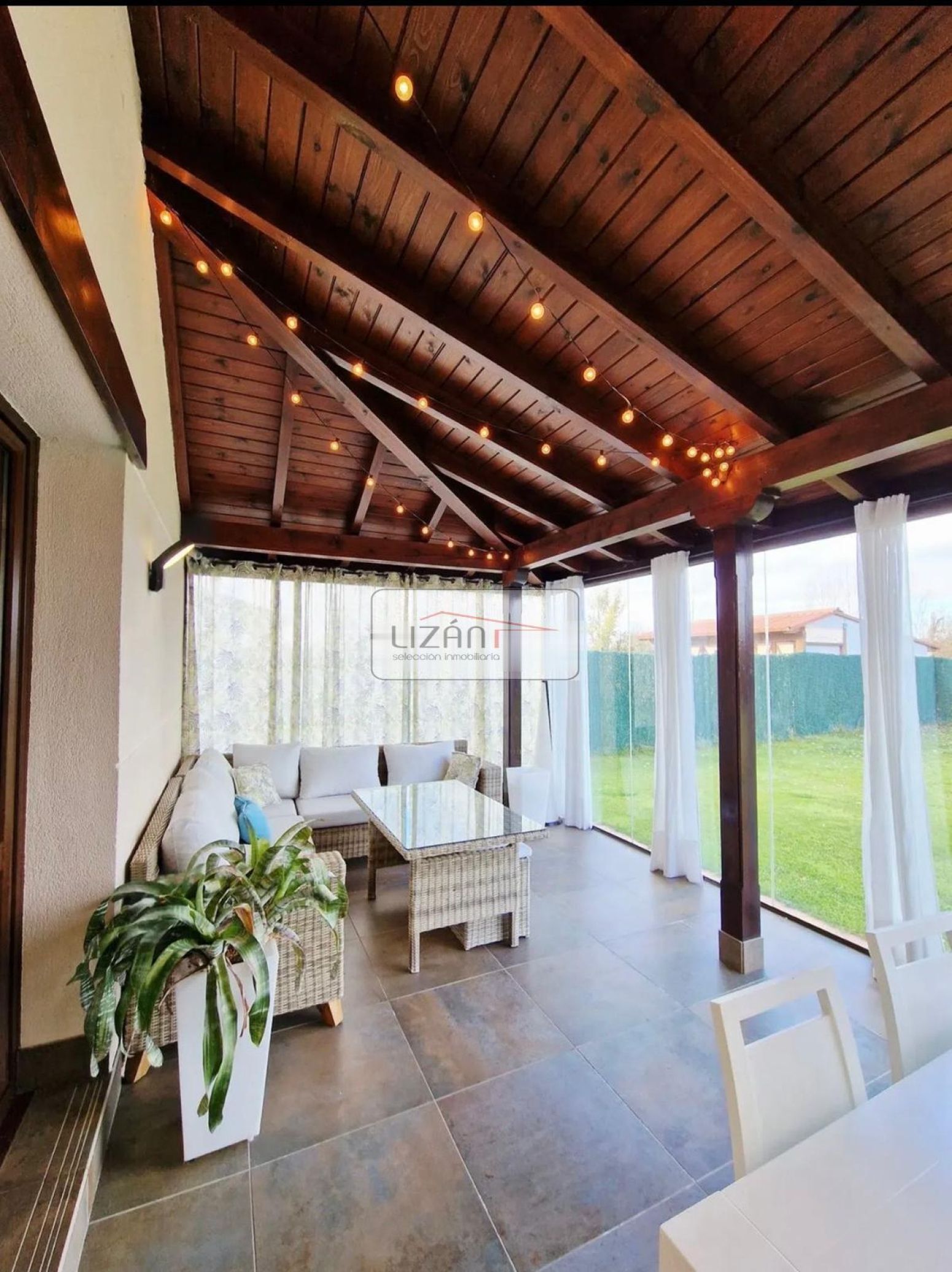 Terrassa de Casa o xalet en venda en Villaquilambre amb Calefacció, Jardí privat i Terrassa