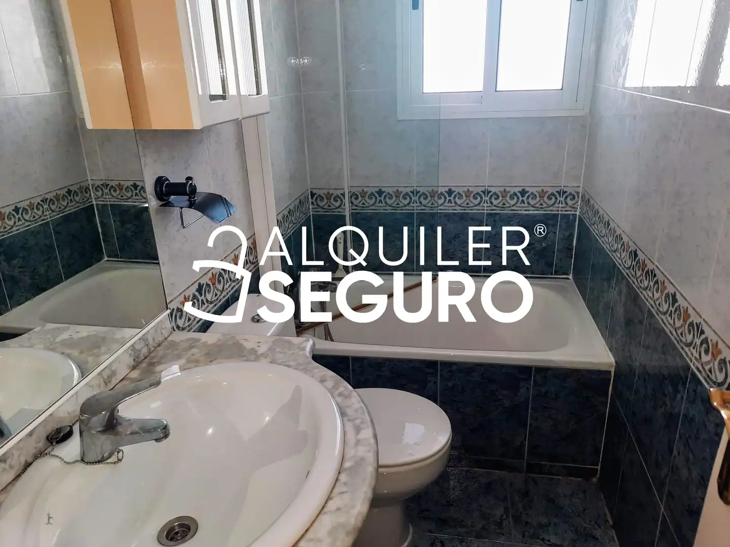 Baño de Piso de alquiler en Zaragoza con Calefacción, Terraza y Amueblado