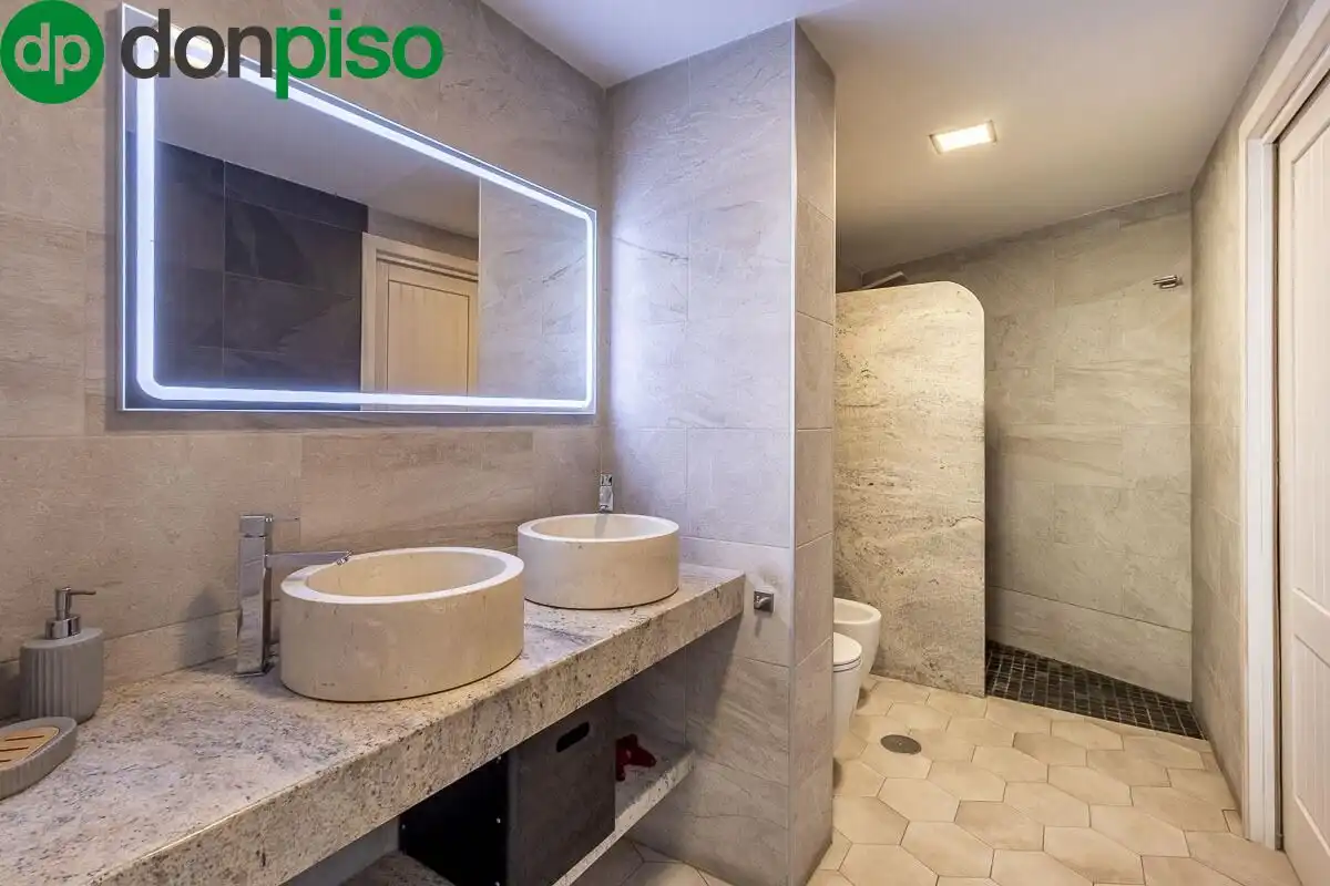 Bathroom of Houses for sale in Granada  with Heating and Terrace