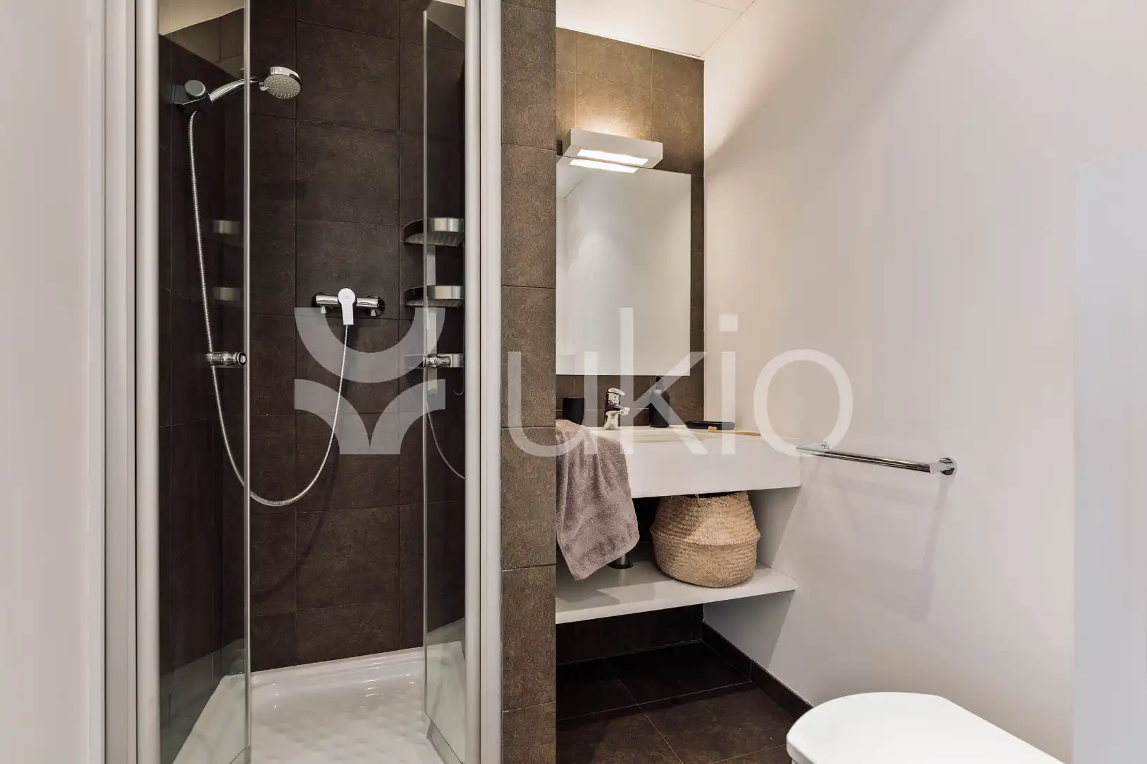 Bany de Apartament de lloguer en Barcelona amb Aire condicionat, Calefacció i Moblat