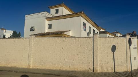 Foto 2 de Casa adosada en venda a Avenida del Torrejon, 59, Gines, Sevilla