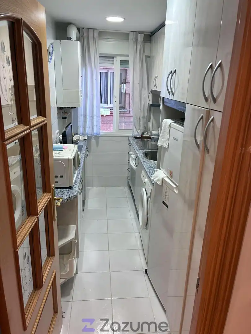 Cocina de Piso de alquiler en Madrid con Calefacción, Parquet y Horno