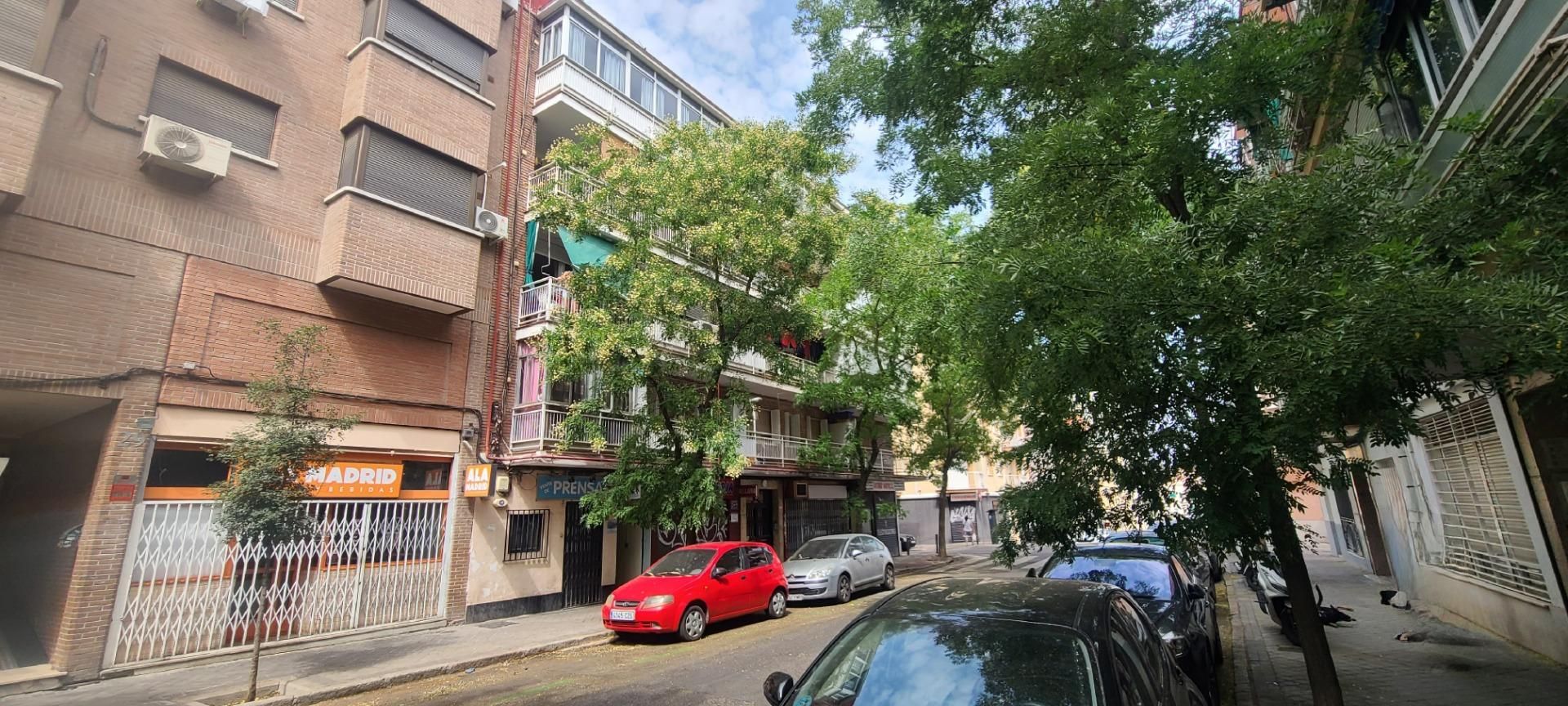 Vista exterior de Piso en venta en  Madrid Capital con Parquet