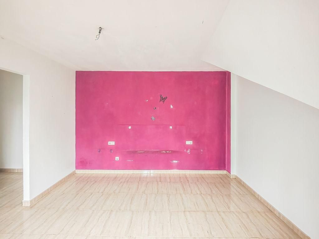 Dormitori de Casa o xalet en venda en Outeiro de Rei amb Jardí privat