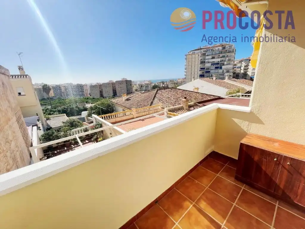Vista exterior de Casa adosada en venta en Almuñécar con Terraza
