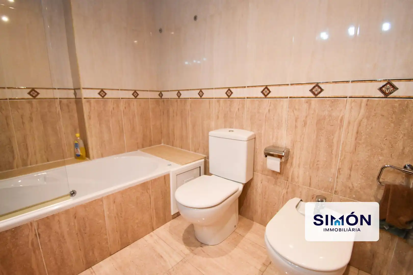 Bathroom of Flat for sale in Manresa  with Air Conditioner, Heating and Storage room