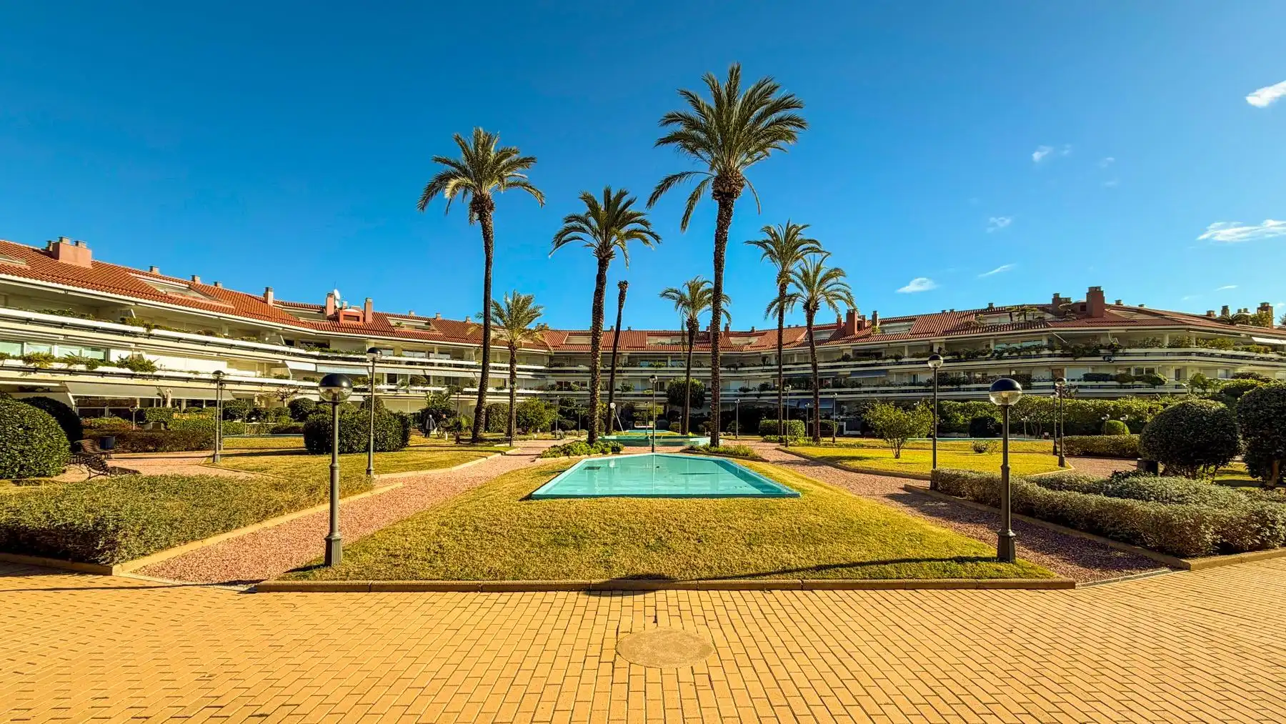 Vista exterior de Pis en venda en Sitges amb Aire condicionat, Calefacció i Jardí privat