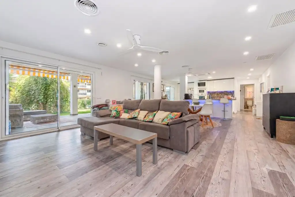 Sala de estar de Planta baja en venta en Pollença con Aire acondicionado, Jardín privado y Terraza