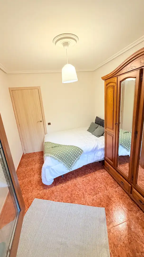 Schlafzimmer von Haus oder Chalet zur Miete in Gijón  mit Heizung, Privatgarten und Möbliert