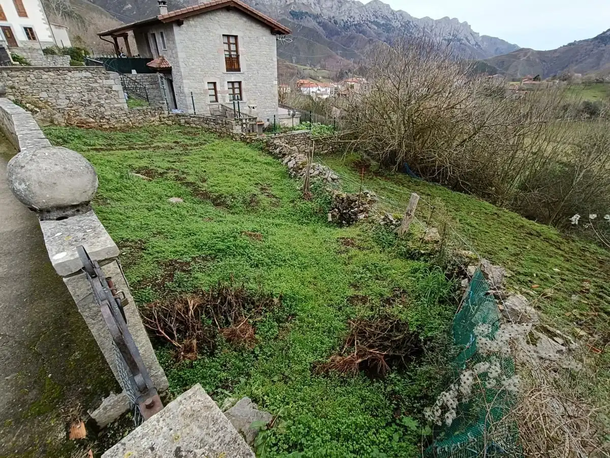 Einfamilien-Reihenhaus zum Verkauf in Peñamellera Alta mit Heizung, Privatgarten und Terrasse