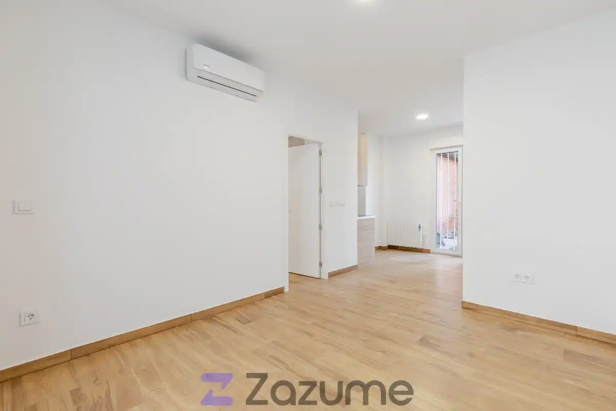 Living room of Flat for rent in Madrid  with Air Conditioner, Heating and Furnished
