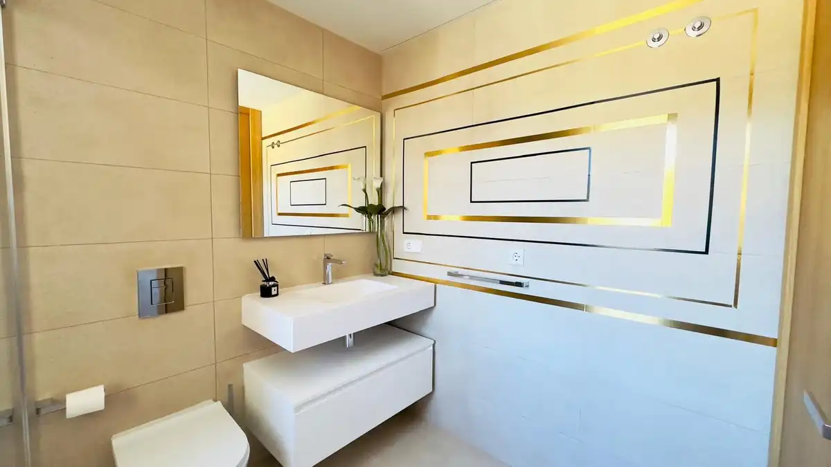 Bathroom of Flat for sale in Mijas  with Air Conditioner, Terrace and Storage room