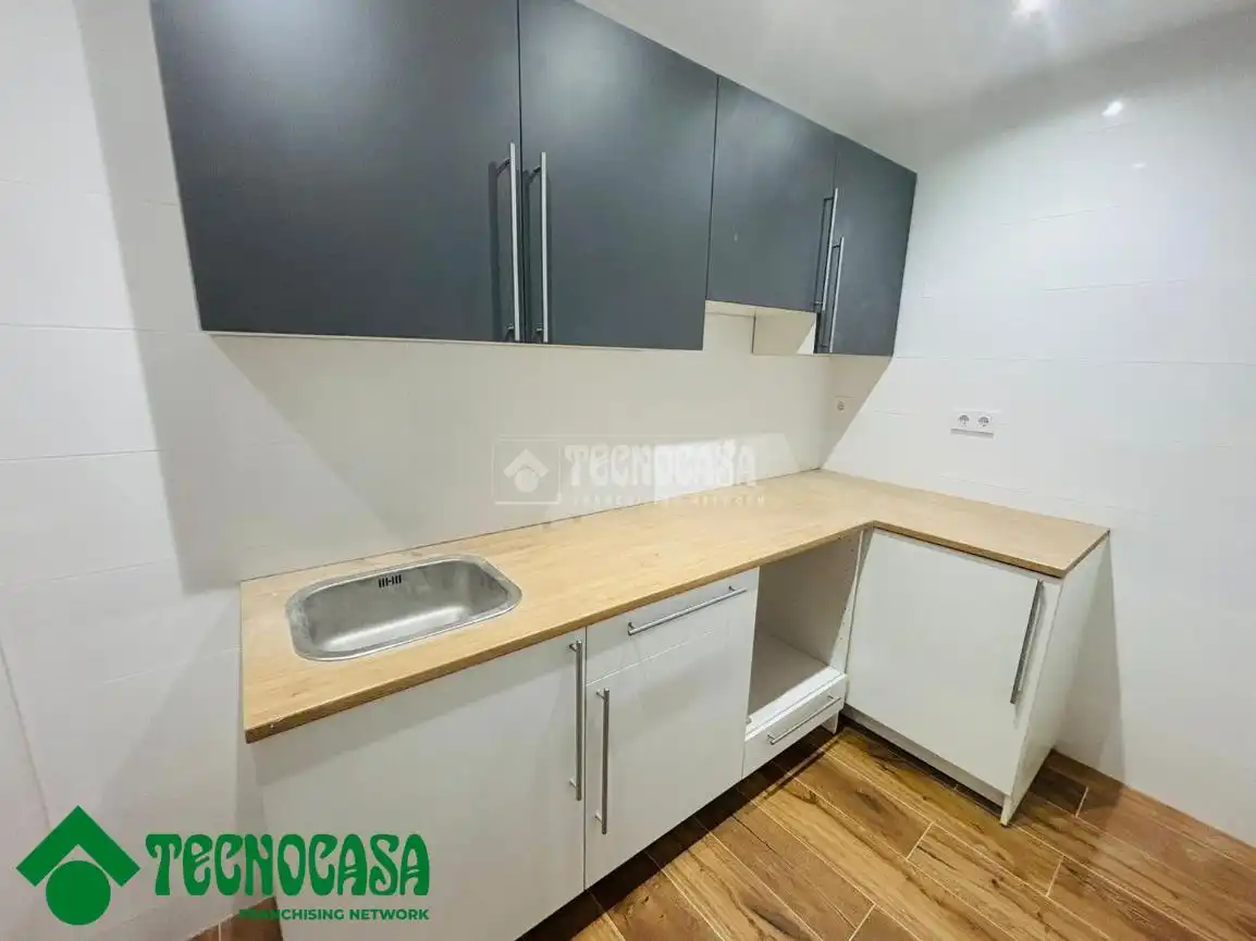 Kitchen of Flat for sale in Toledo  with Air Conditioner and Private garden