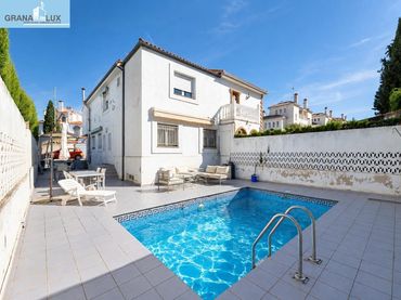 Haus mit Pool zum Verkauf in Calle MADROÑOS UR.MONTELUZ