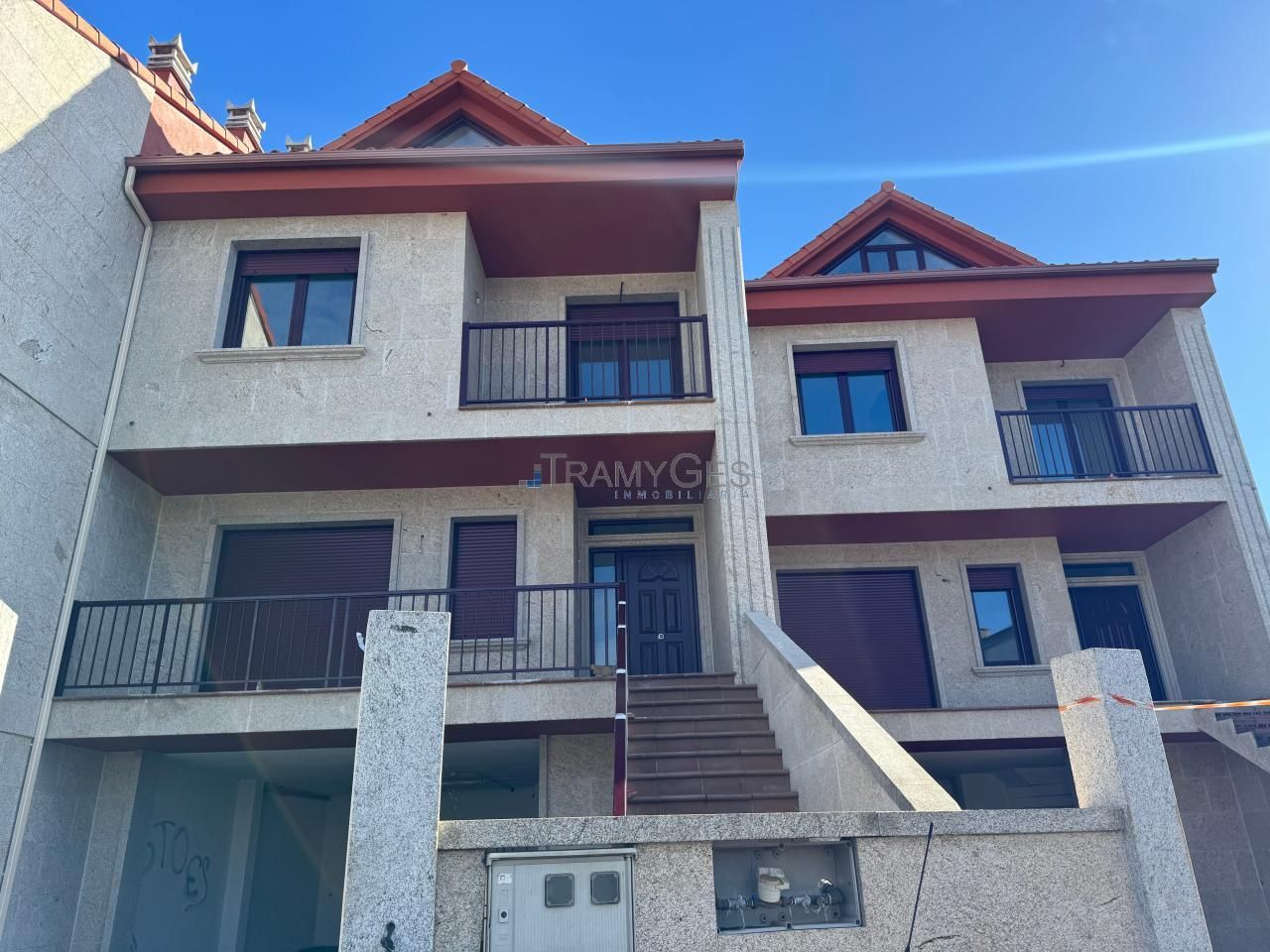 Vista exterior de Casa o xalet en venda en Vigo  amb Calefacció, Jardí privat i Terrassa