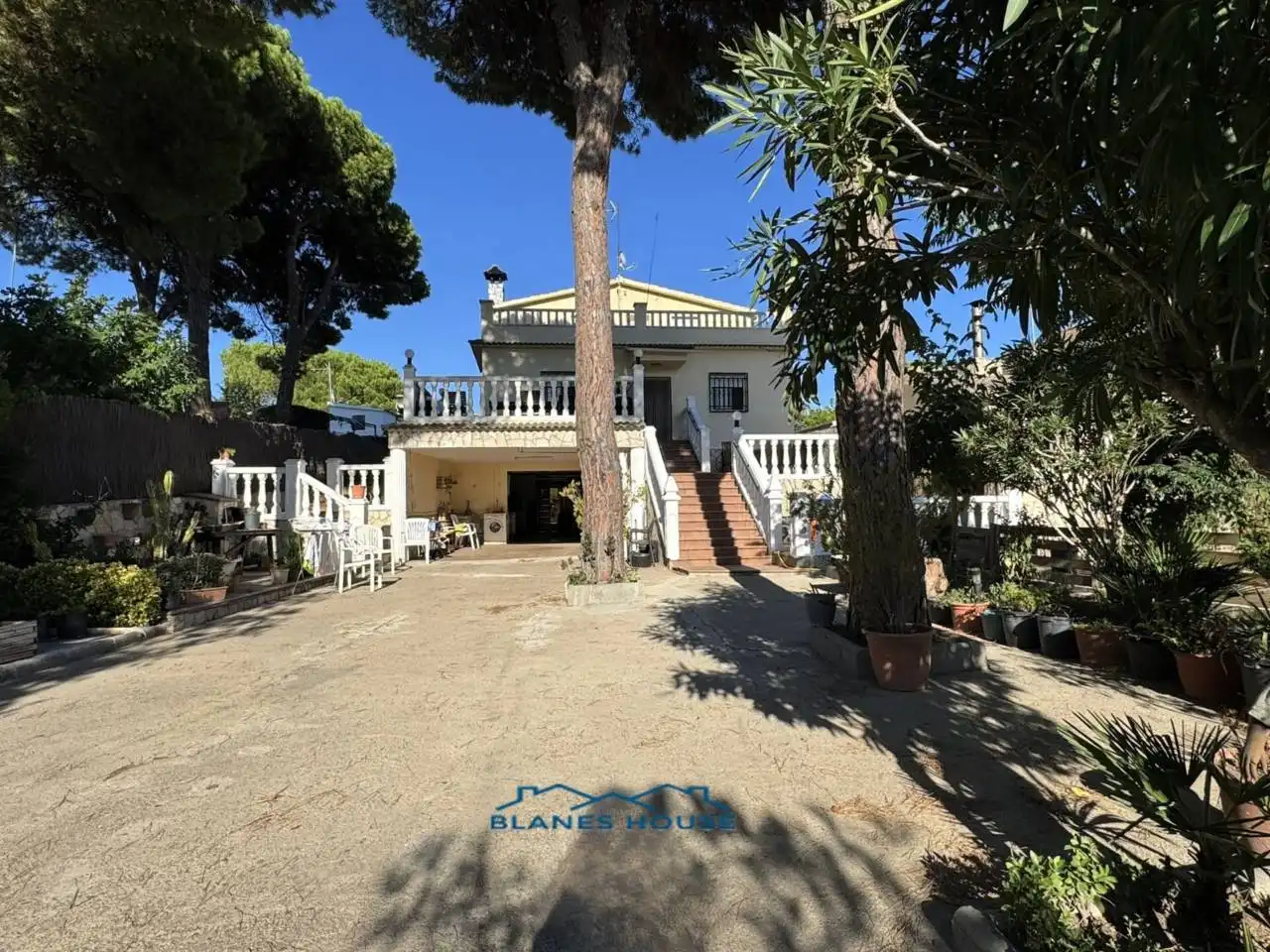 Casa amb piscina en venda a Calle Ronda Goba 0