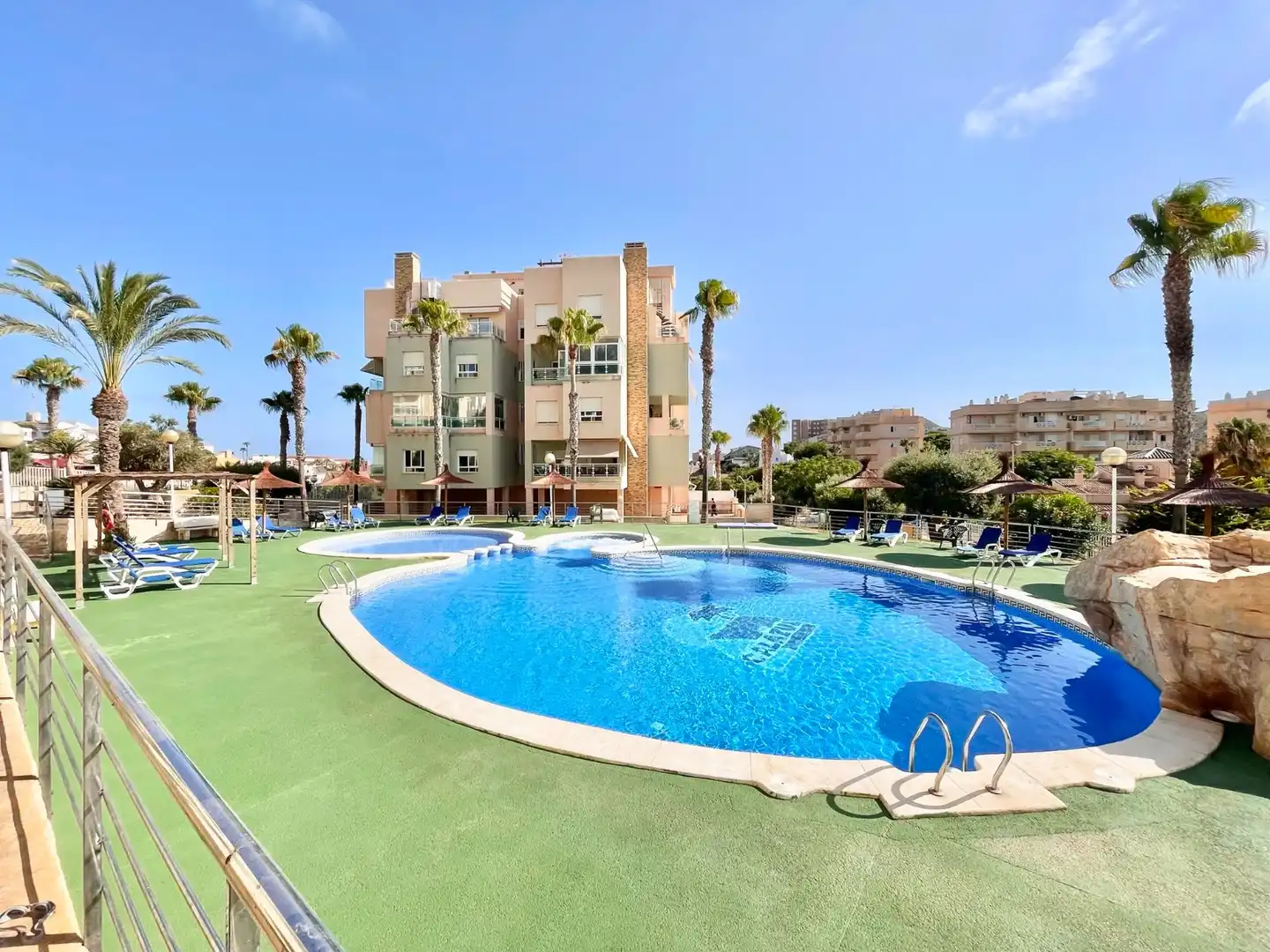 Piscina de Apartament de lloguer en Cartagena amb Aire condicionat, Piscina i Moblat