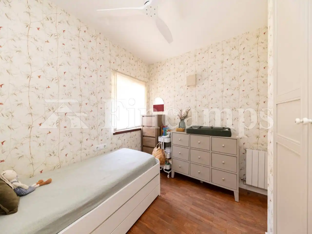 Dormitori de Casa o xalet en venda en Sabadell amb Calefacció, Parquet i Terrassa