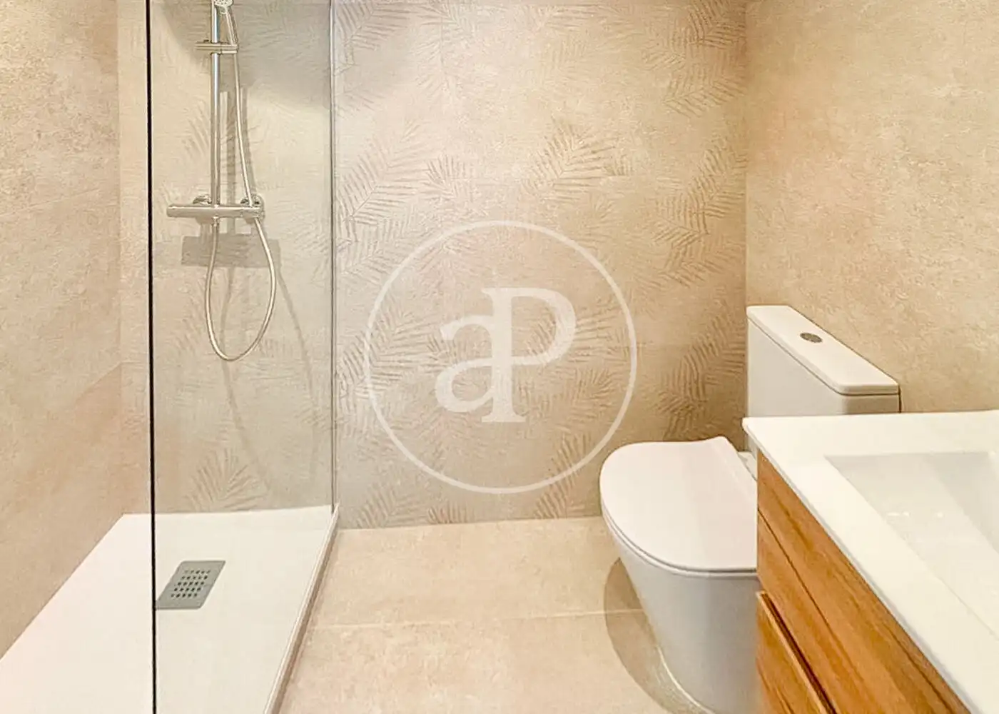 Bathroom of Flat for sale in Madrid  with Air Conditioner, Heating and Balcony