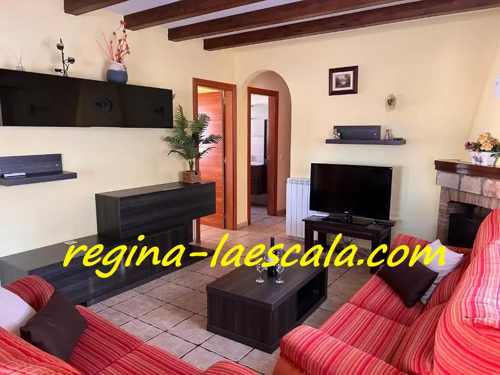 Sala d'estar de Casa o xalet en venda en L'Escala amb Aire condicionat, Calefacció i Jardí privat