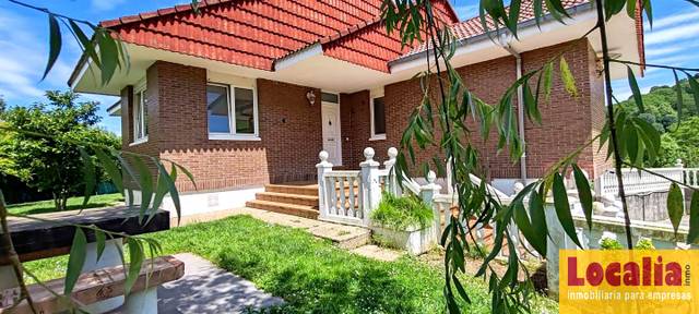 Casa-chalet en Alquiler en Barrio la Cotera en Villaescusa (Cantabria)