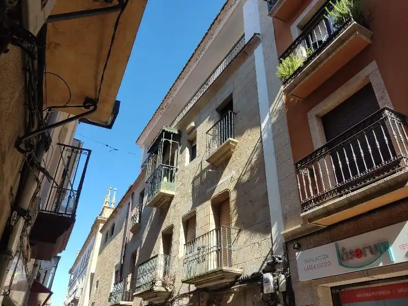 Vista exterior de Oficina de lloguer en Plasencia amb Calefacció