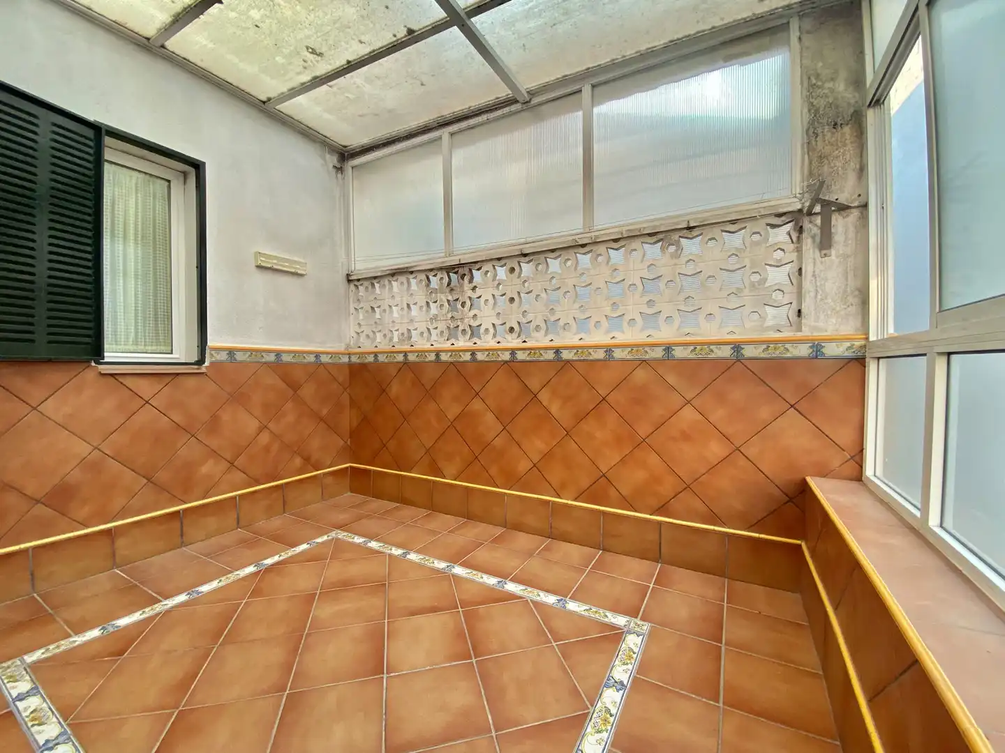 Baño de Casa adosada en venta en Alcalá de Guadaira con Calefacción y Horno