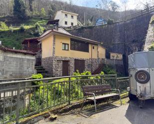 Vista exterior de Casa adosada en venda en Mieres (Asturias) amb Calefacció