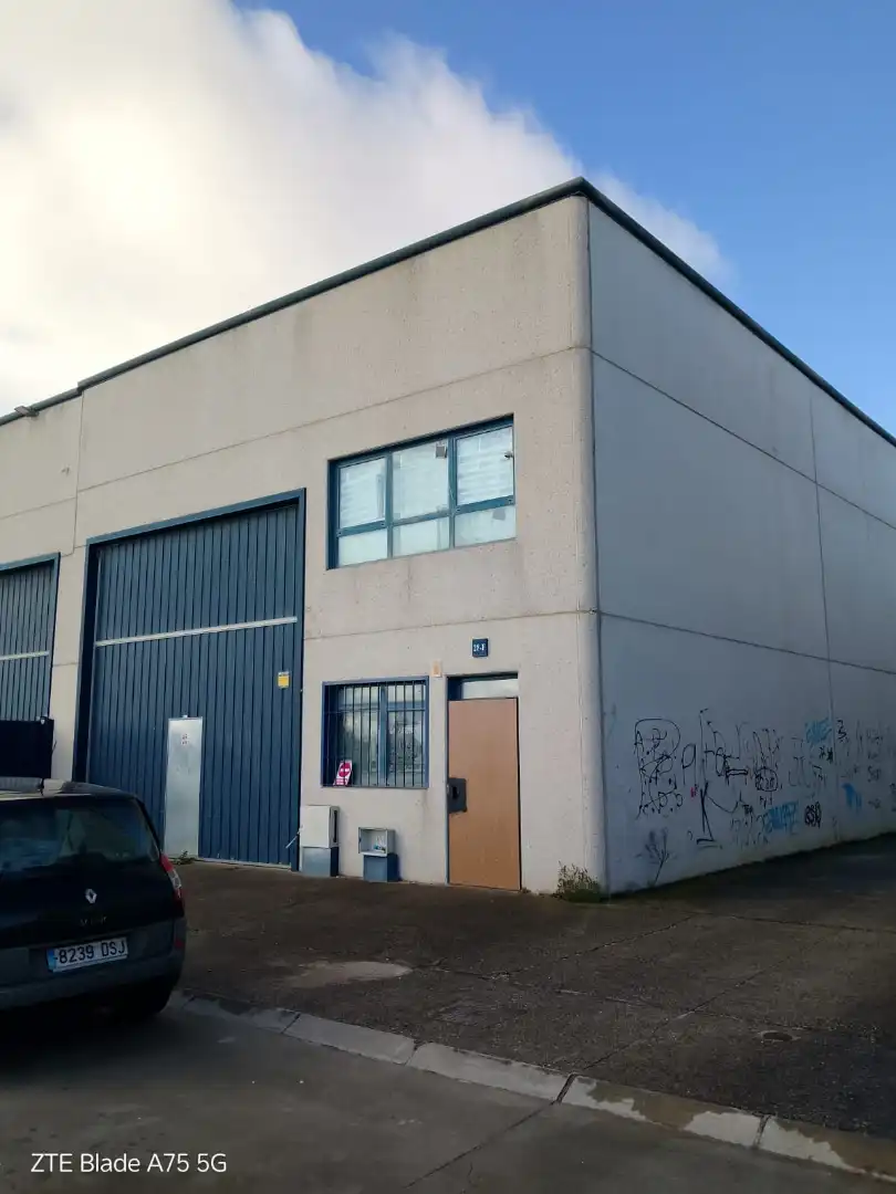 Vista exterior de Nave industrial en venta en El Viso de San Juan