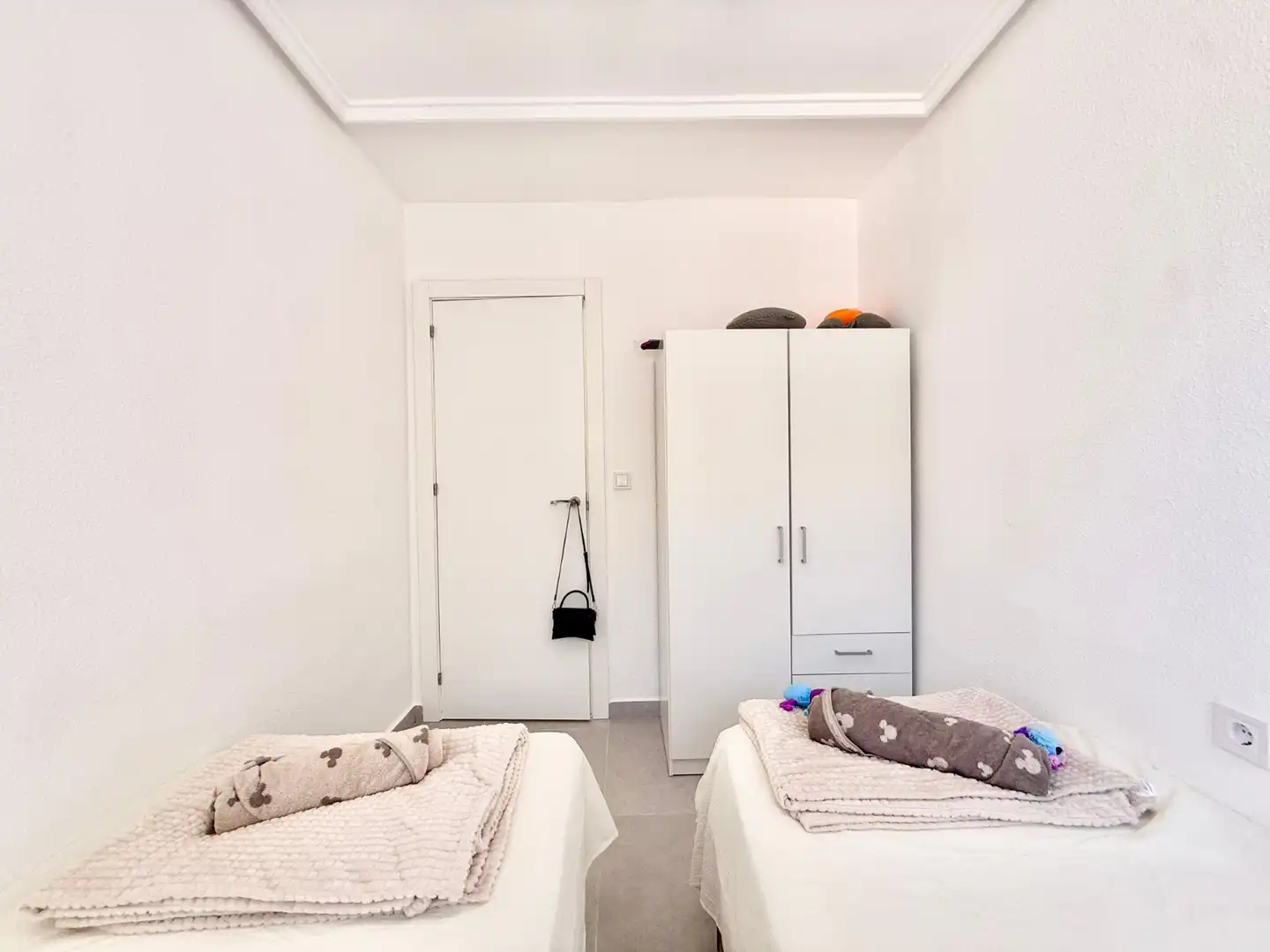 Schlafzimmer von Wohnungen zur Miete in Torrevieja mit Klimaanlage, Heizung und Terrasse