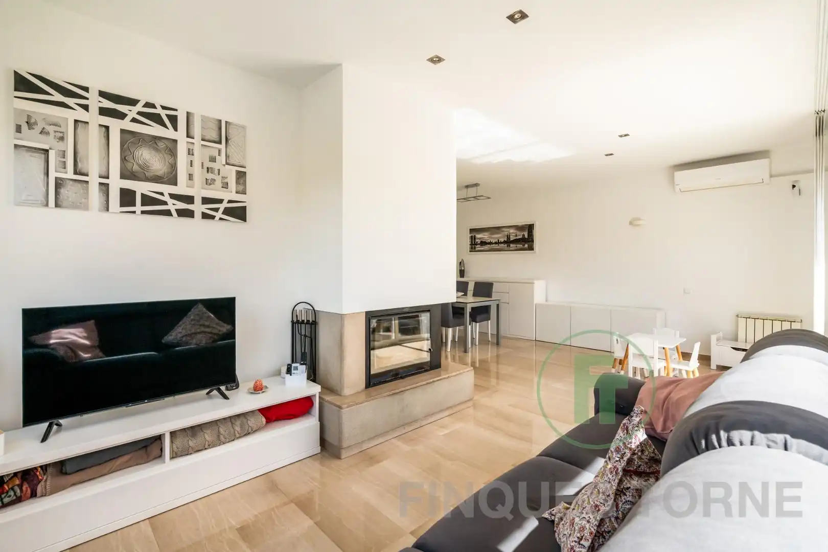 Sala d'estar de Casa o xalet en venda en Montcada i Reixac amb Aire condicionat, Jardí privat i Parquet