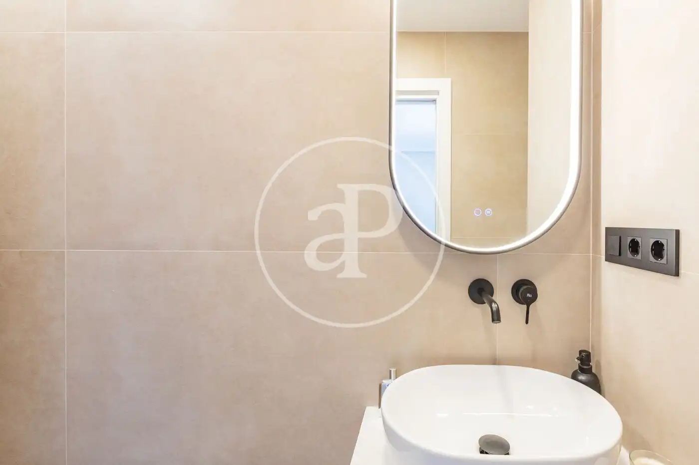 Baño de Casa adosada de alquiler en Las Rozas de Madrid con Aire acondicionado, Calefacción y Jardín privado