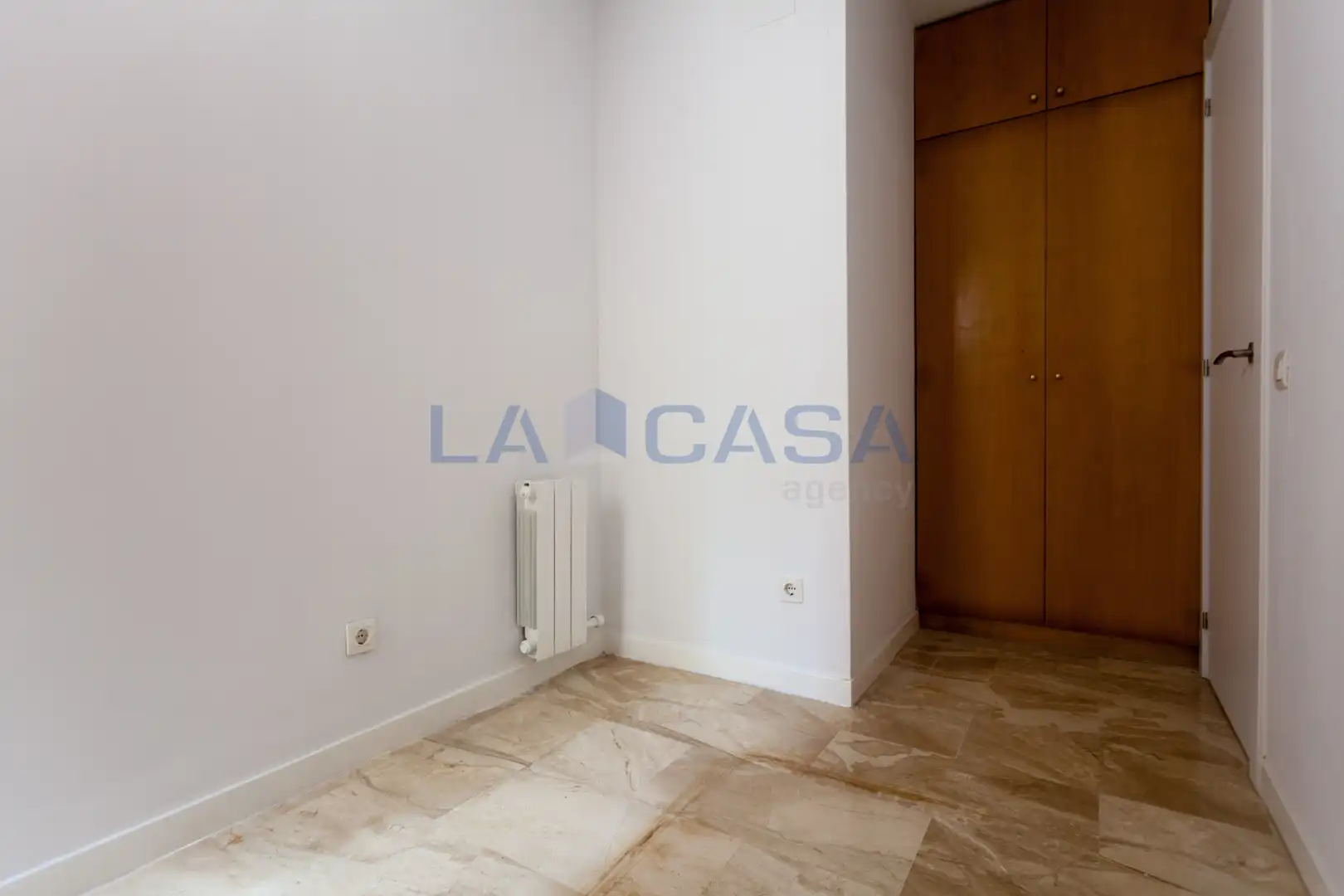 Wohnung zum Verkauf in L'Hospitalet de Llobregat mit Heizung, Terrasse und Ofen