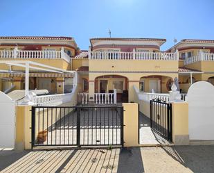 Vista exterior de Casa adosada en venda en Orihuela amb Aire condicionat i Terrassa