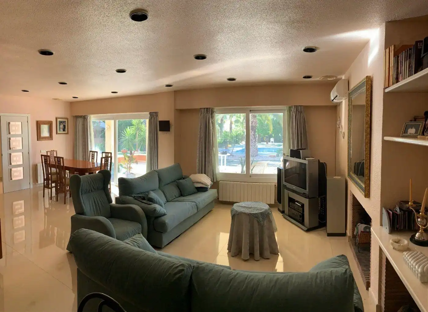 Sala d'estar de Casa o xalet en venda en Elche / Elx amb Aire condicionat, Jardí privat i Terrassa