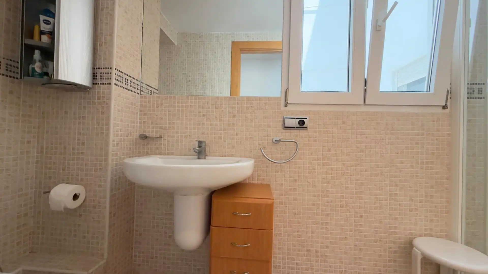 Bathroom of Attic for sale in Benidorm  with Air Conditioner, Heating and Parquet flooring