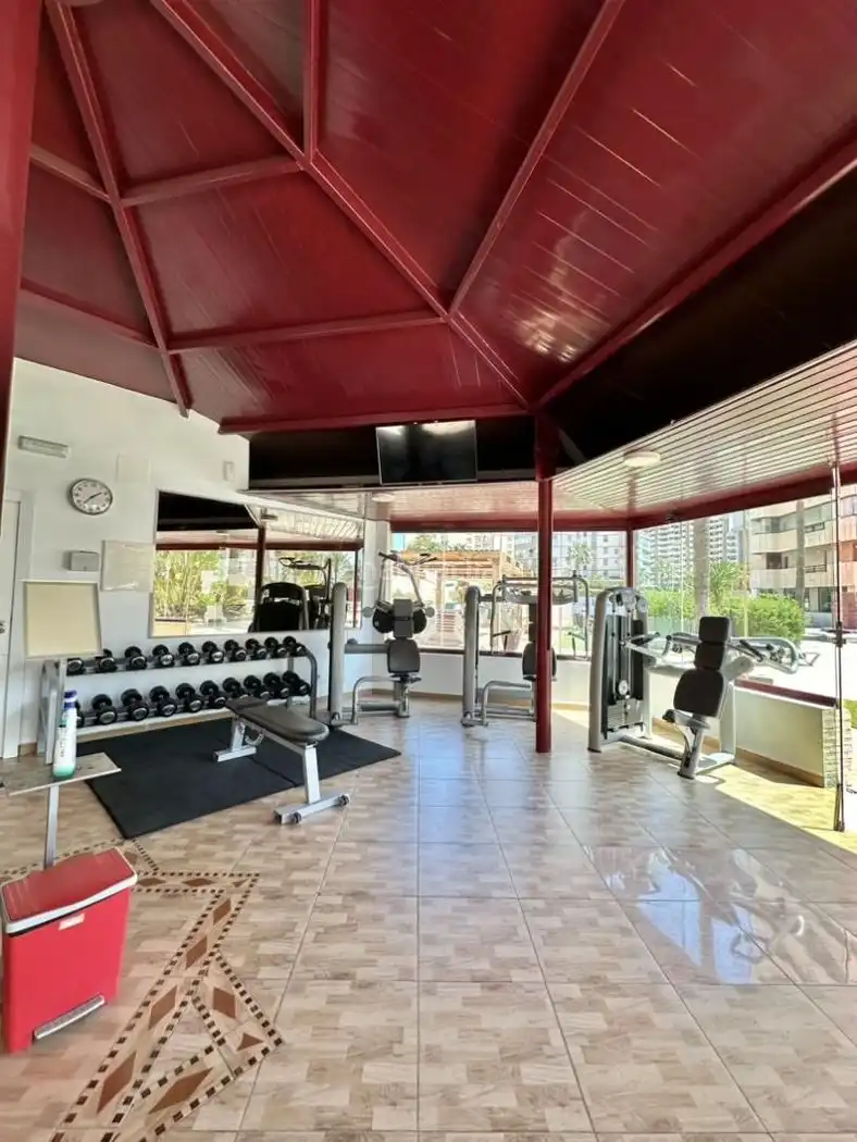 Appartamento con piscina in affitto a Carrer Llentiscle 40