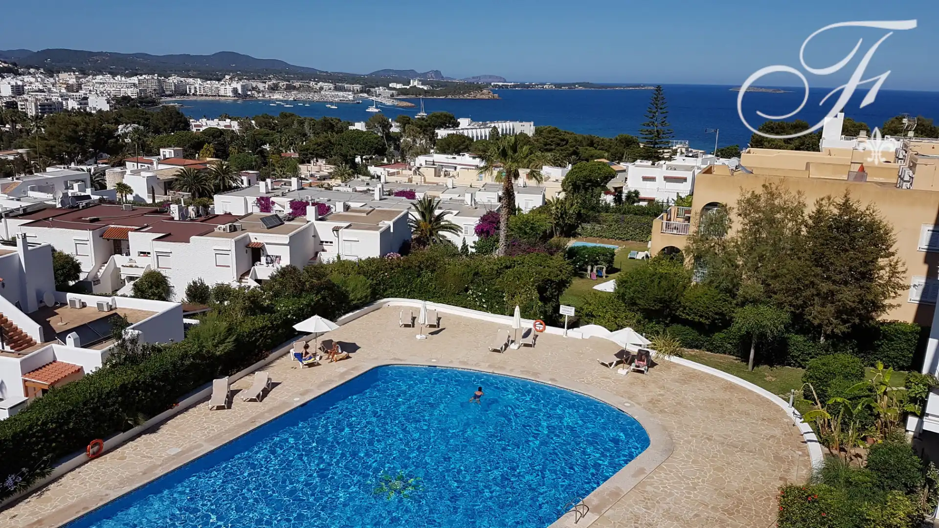 Piscina de Piso en venta en Santa Eulària des Riu con Aire acondicionado y Piscina comunitaria