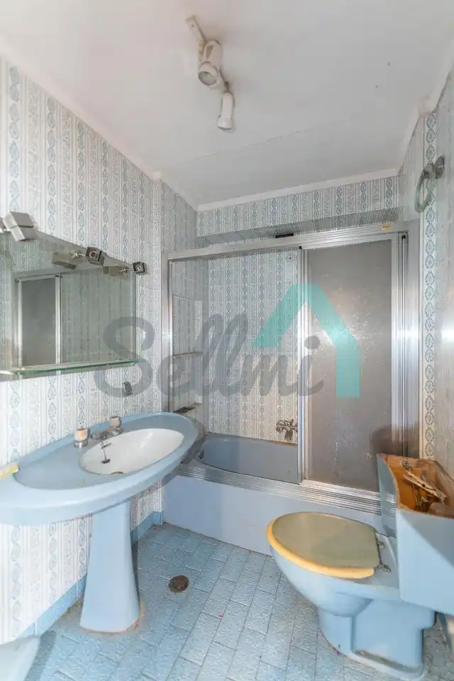 Bathroom of Flat for sale in Gijón   with Heating, Parquet flooring and Terrace