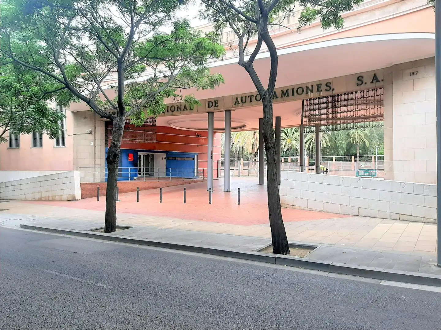 Vista exterior de Garatge en venda en Barcelona