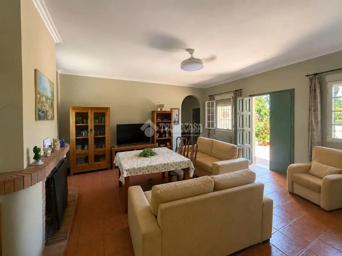 Wohnzimmer von Country house zum Verkauf in Arahal mit Klimaanlage, Heizung und Balkon