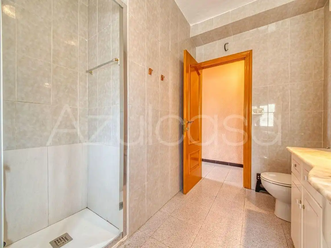 Bany de Casa o xalet en venda en Alicante / Alacant amb Aire condicionat, Terrassa i Traster
