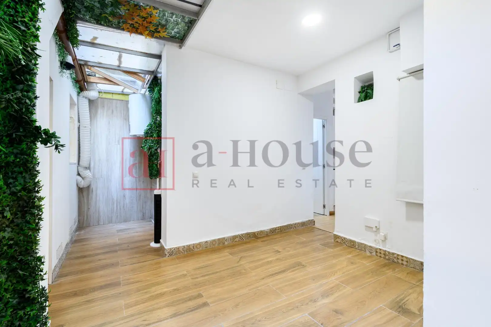 Planta baja en venta en Barcelona con Parquet y Alarma