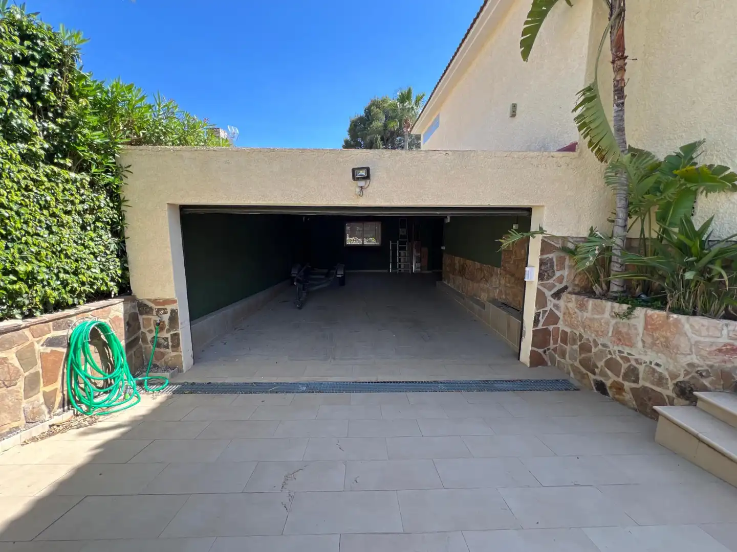 Parking de Casa o chalet en venta en Benidorm con Aire acondicionado, Jardín privado y Piscina