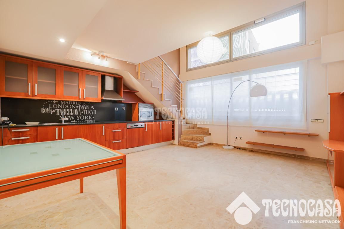 Sala d'estar de Dúplex en venda en  Barcelona Capital amb Aire condicionat i Calefacció