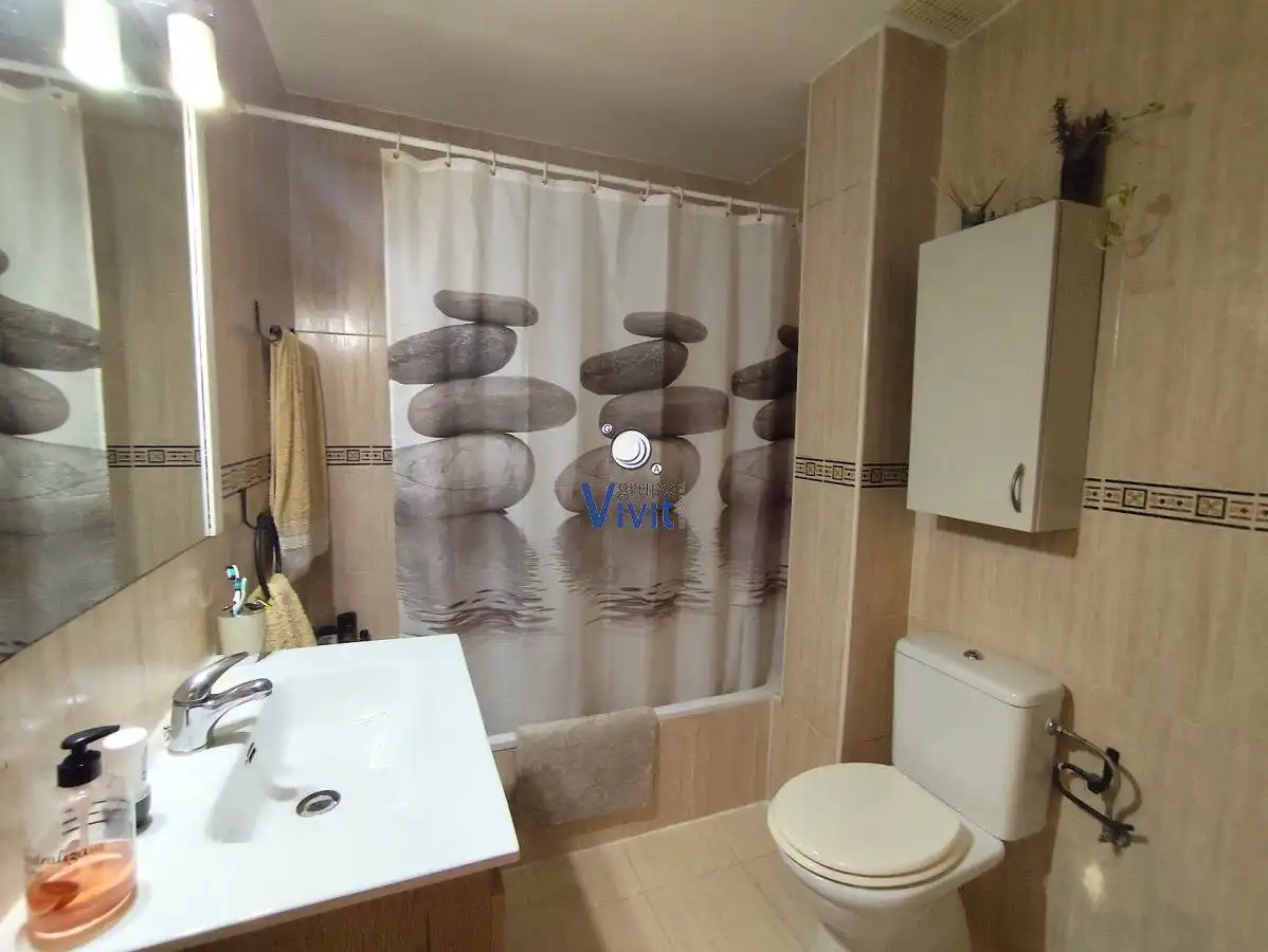 Bathroom of Flat for sale in Alcalá de Guadaira  with Air Conditioner and Parquet flooring