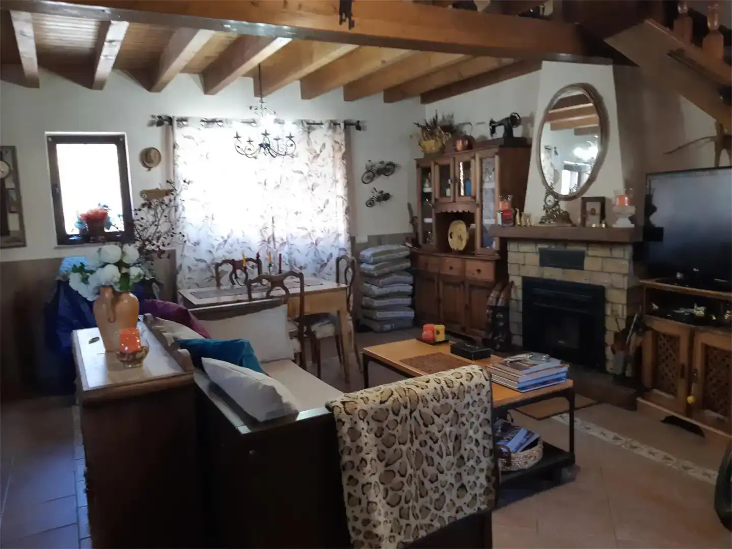 Sala de estar de Casa adosada en venta en Carrocera con Trastero, Amueblado y Horno
