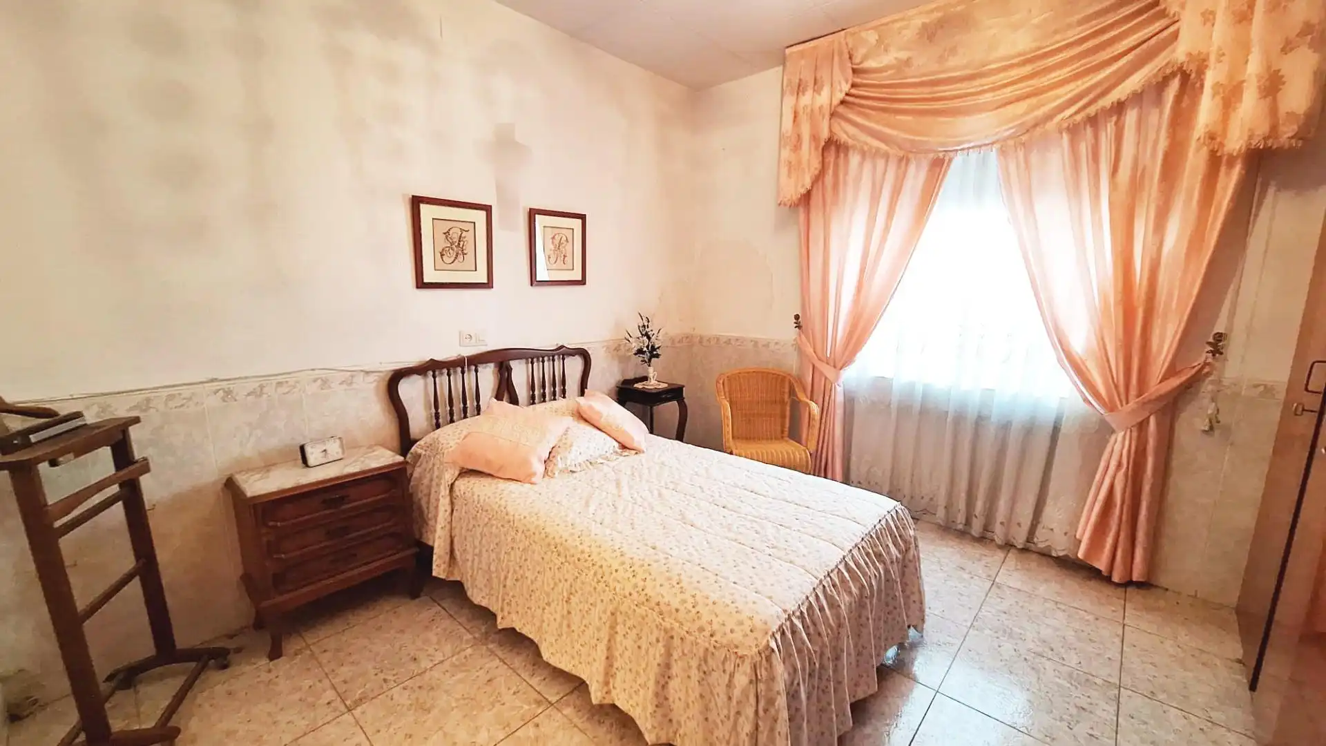 Dormitori de Casa o xalet en venda en Córdoba amb Terrassa i Traster